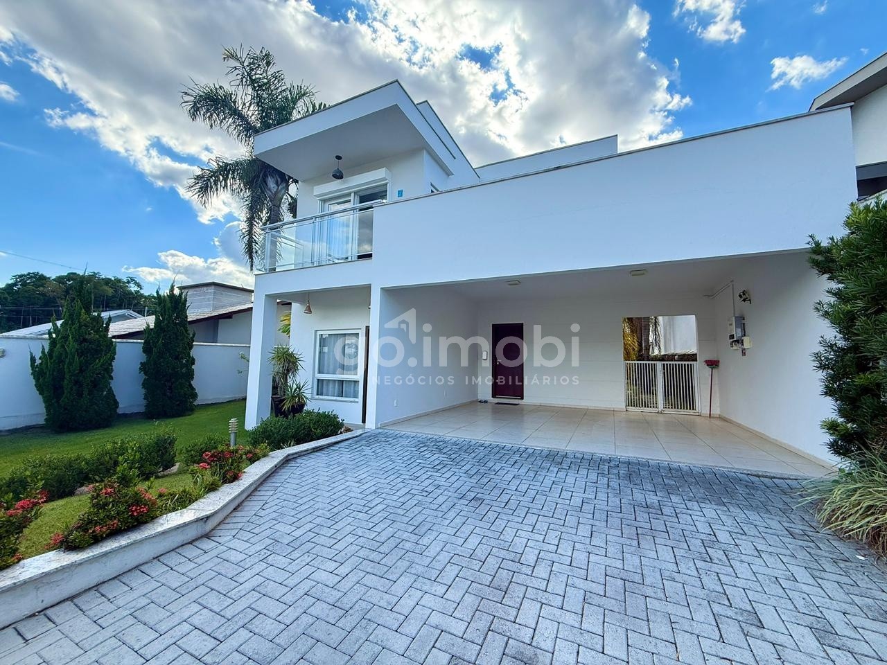 Casa semi mobiliada com excelente localização. - foto 1