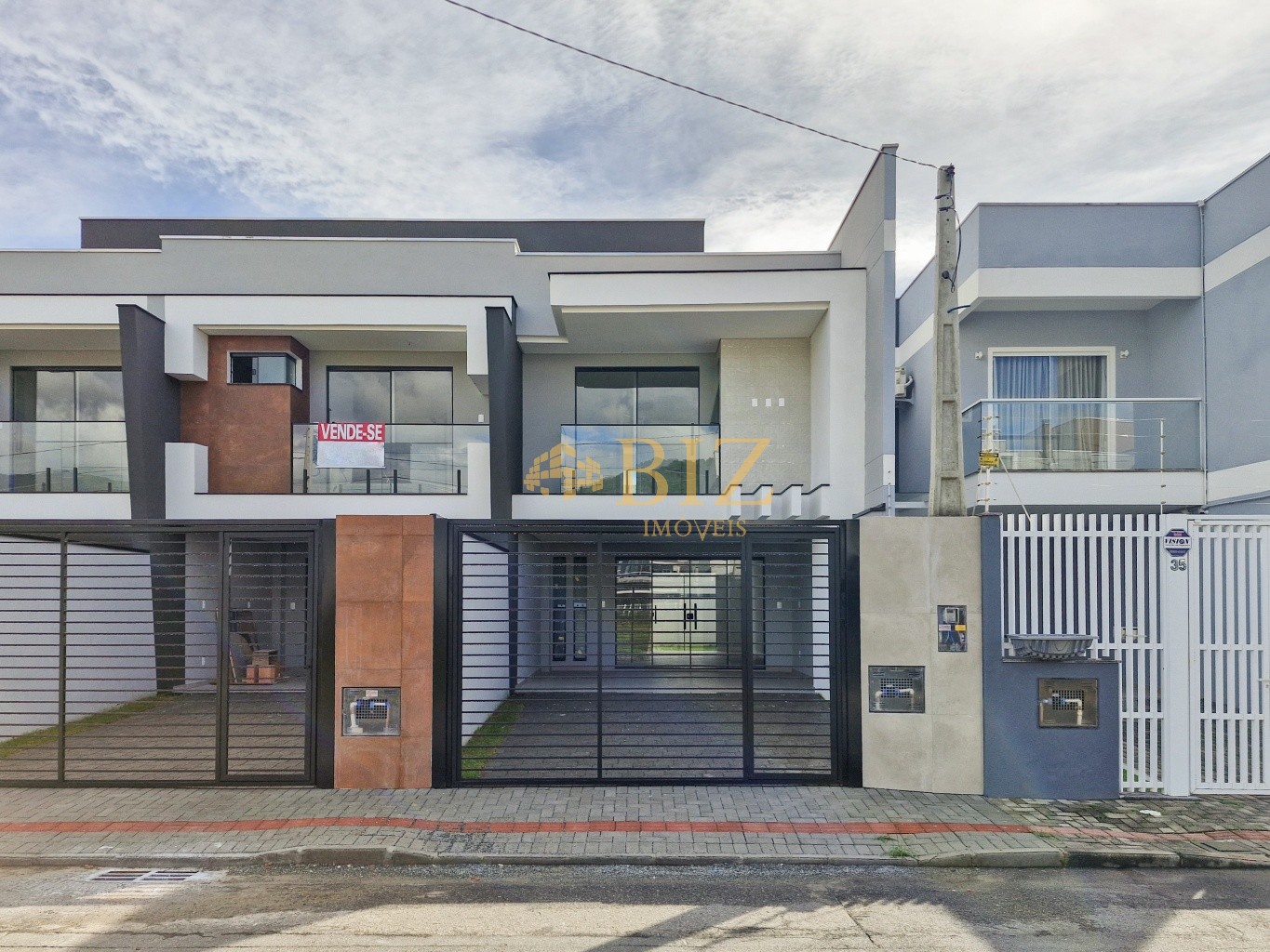 Sobrado alto padrão com 3 dormitórios, sendo 1 suíte, no Bairro Velha Central! — foto 2