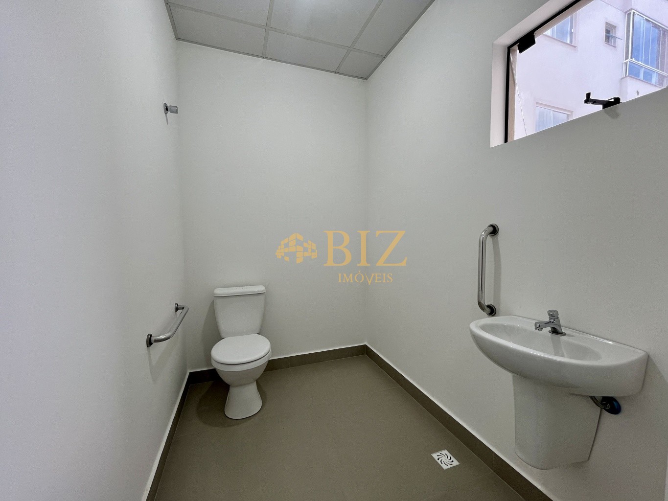 Sala Comercial de 80m² no bairro Velha Central, em Blumenau | Eu Corretor