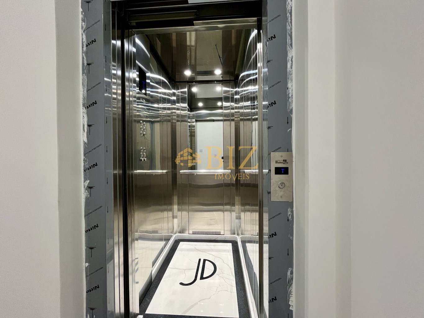 Sala Comercial de 80m² no bairro Velha Central, em Blumenau | Eu Corretor