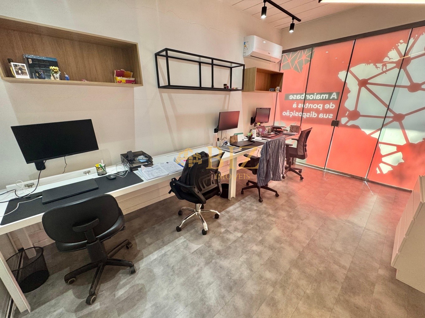 Excelente sala comercial mobiliada no Sturgis 494! — foto 4