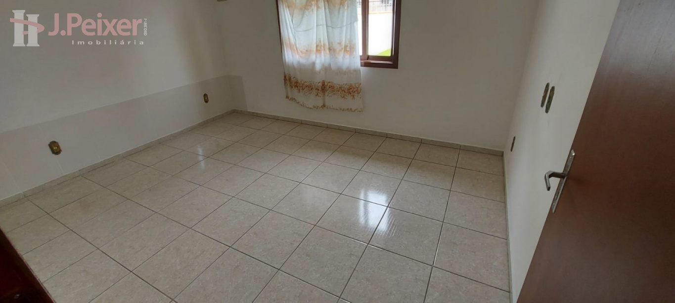 Casa com amplo terreno 2.000,00 + encargos ALUGUEL — foto 3