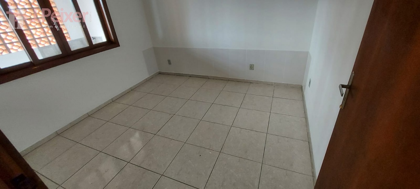 Casa com amplo terreno 2.000,00 + encargos ALUGUEL — foto 6
