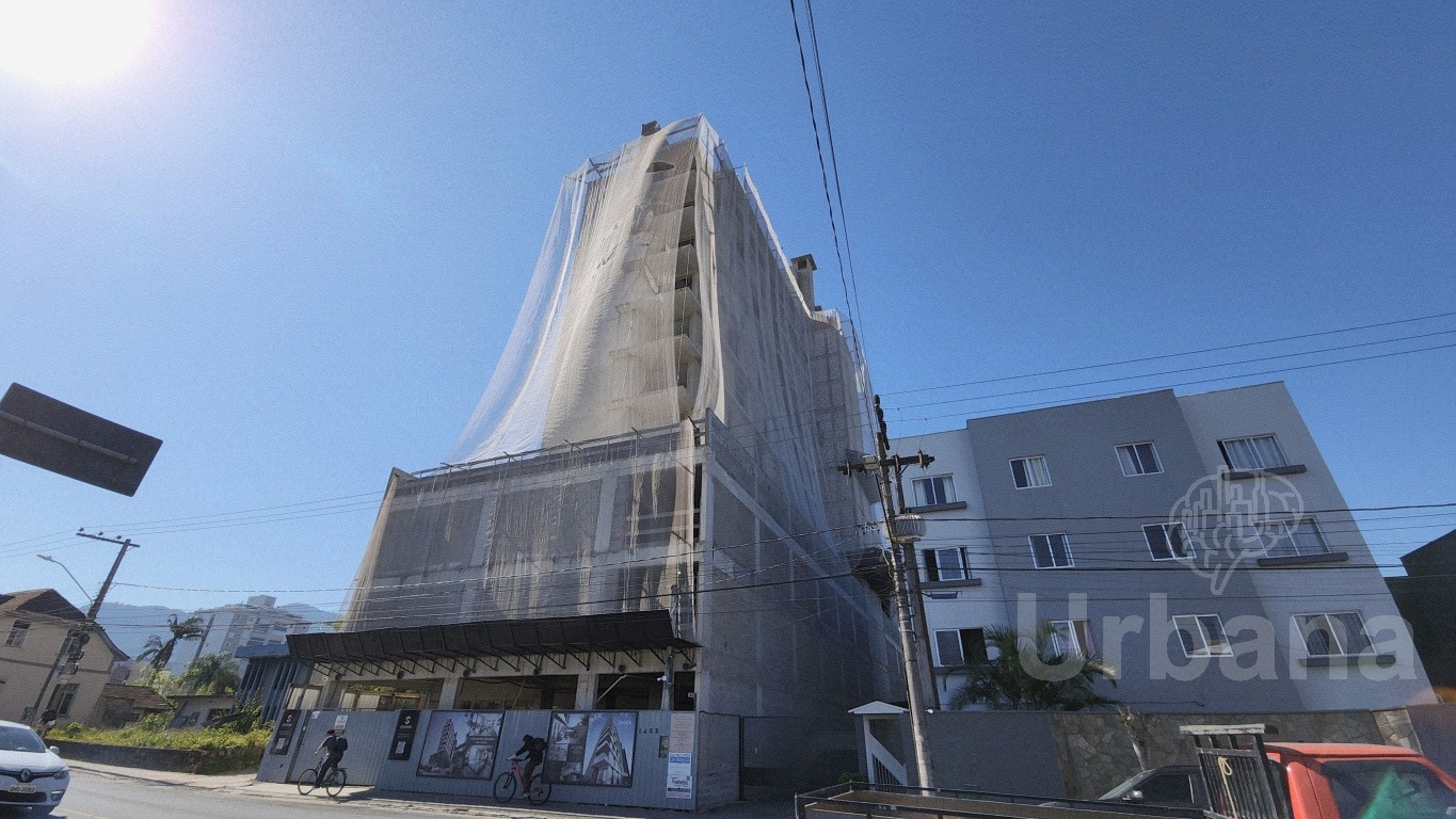 Apartamento com terraço no Centro de Jaraguá do Sul e 4 dormitórios