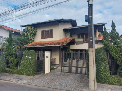 Casa no Baependi com 4 quartos e piscina em Jaraguá do Sul