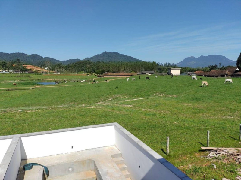 Casa com 2 suítes com piscina no bairro Três Rios do Norte, Jaraguá do Sul/SC - Urbana Imóveis - Imobiliária em Jaraguá do Sul