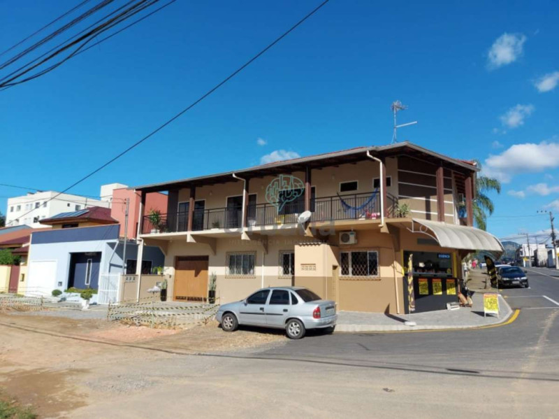 Casa com 5 quartos no bairro Vila Lenzi - Jaraguá do Sul - Urbana Imóveis - Imobiliária em Jaraguá do Sul