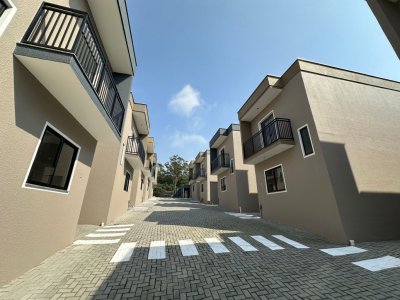 Casa com 2 quartos no bairro Vila Lenzi - Jaraguá do Sul