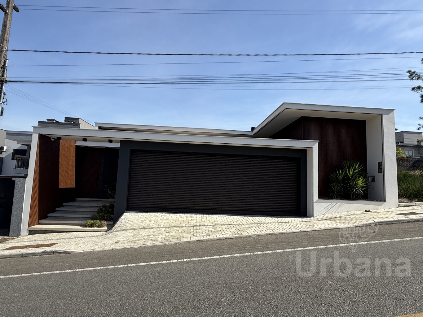 Casa de alto padrão com 3 suítes e piscina no Jaraguá Esquerdo – Oásis Haus