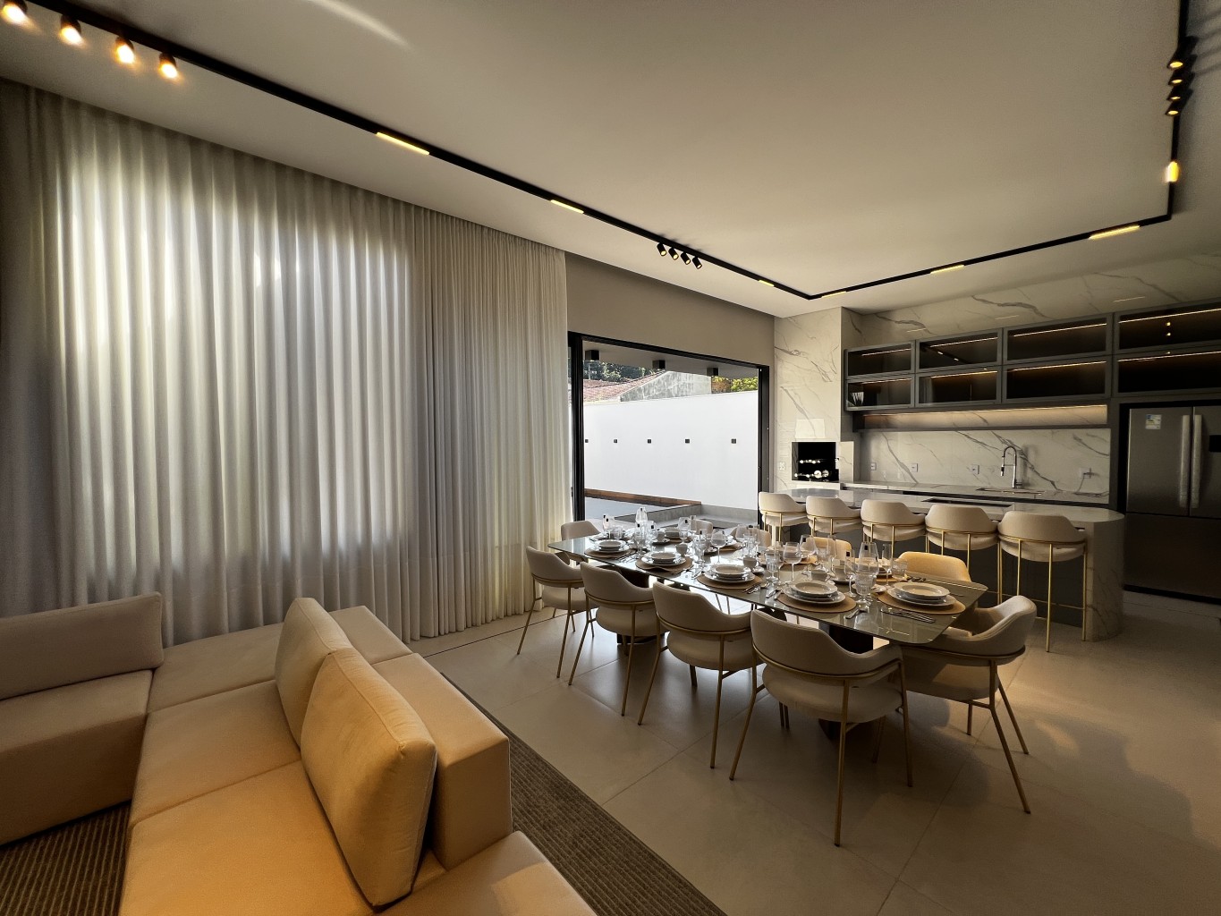 Casa de alto padrão com 3 suítes e piscina no Jaraguá Esquerdo – Oásis Haus