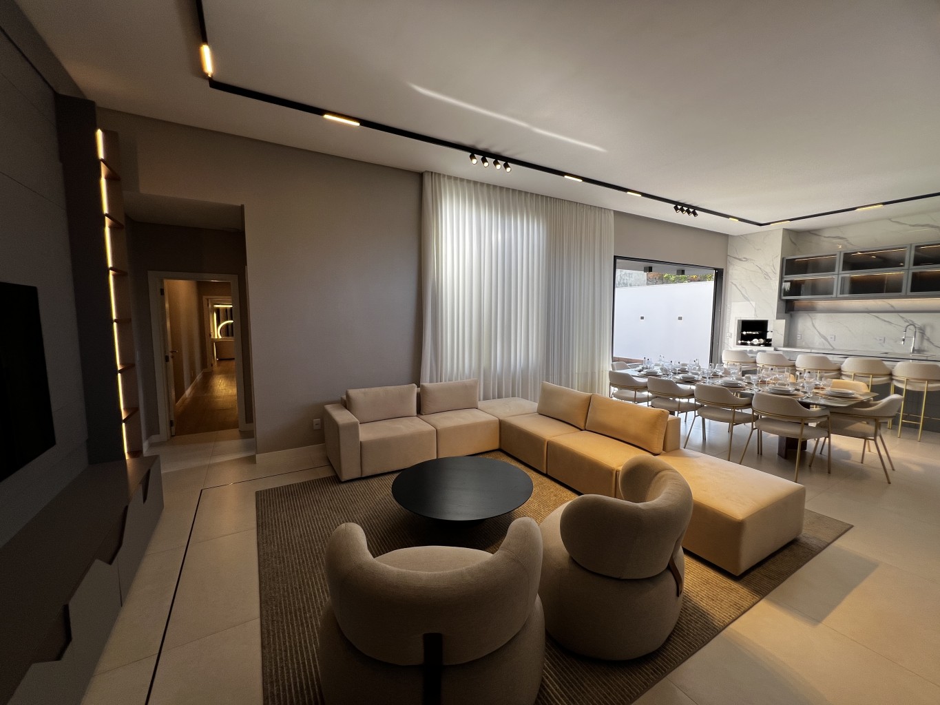 Casa de alto padrão com 3 suítes e piscina no Jaraguá Esquerdo – Oásis Haus