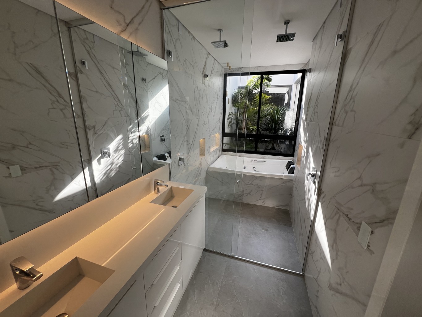 Casa de alto padrão com 3 suítes e piscina no Jaraguá Esquerdo – Oásis Haus