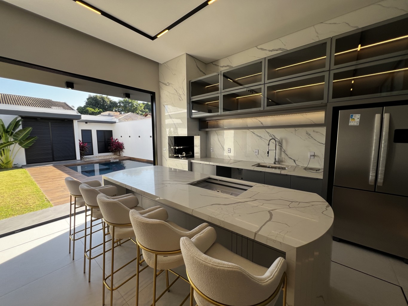 Casa de alto padrão com 3 suítes e piscina no Jaraguá Esquerdo – Oásis Haus