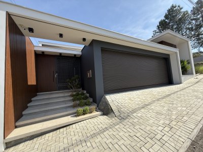 Casa de alto padrão com 3 suítes e piscina no Jaraguá Esquerdo – Oásis Haus