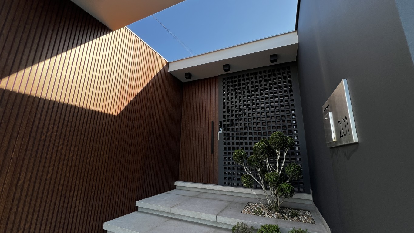 Casa de alto padrão com 3 suítes e piscina no Jaraguá Esquerdo – Oásis Haus
