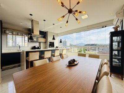 Apartamento mobiliado com 3 suítes no bairro Vila Nova