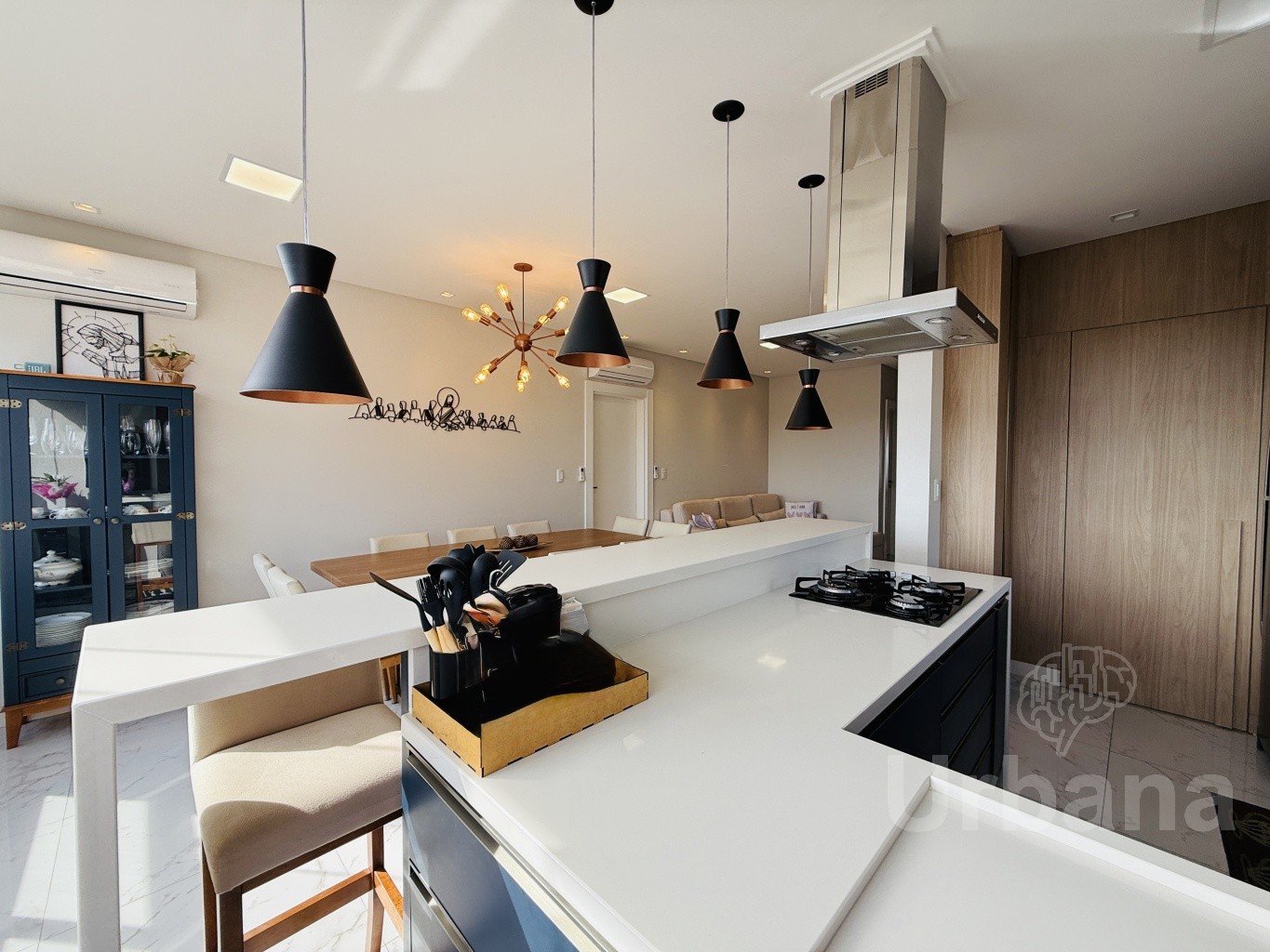 Apartamento mobiliado com 3 suítes no bairro Vila Nova