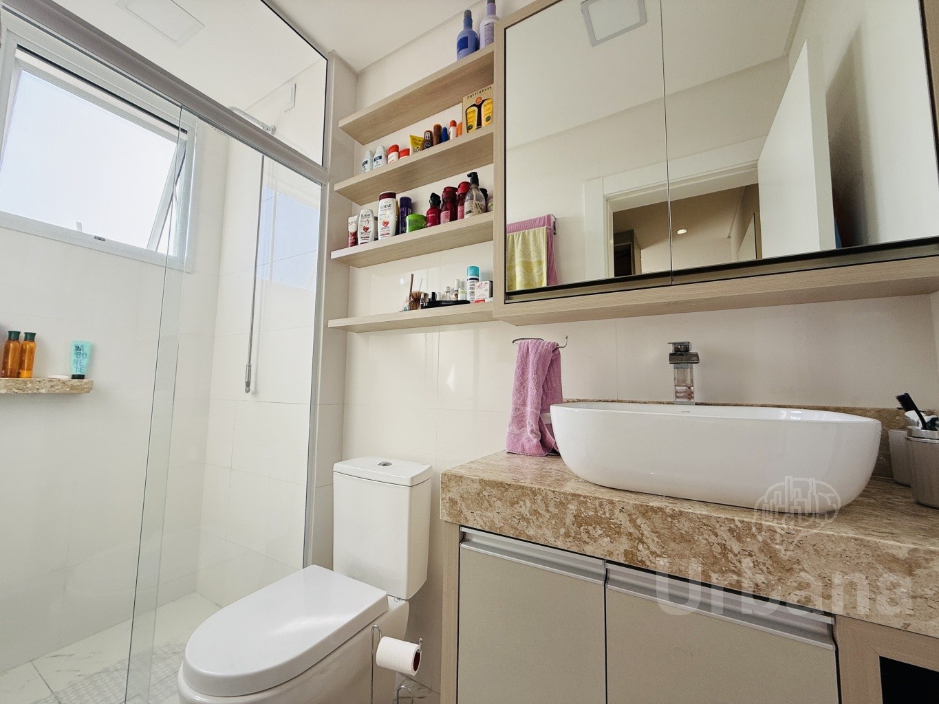 Apartamento mobiliado com 3 suítes no bairro Vila Nova