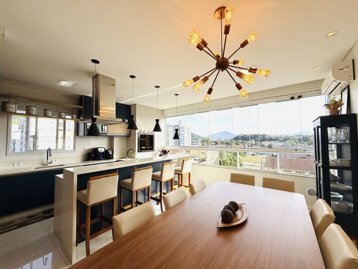 Apartamento mobiliado com 3 suítes no bairro Vila Nova