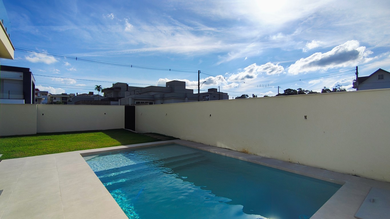 Casa com piscina e 4 quartos no bairro Jaraguá Esquerdo em Jaraguá do Sul