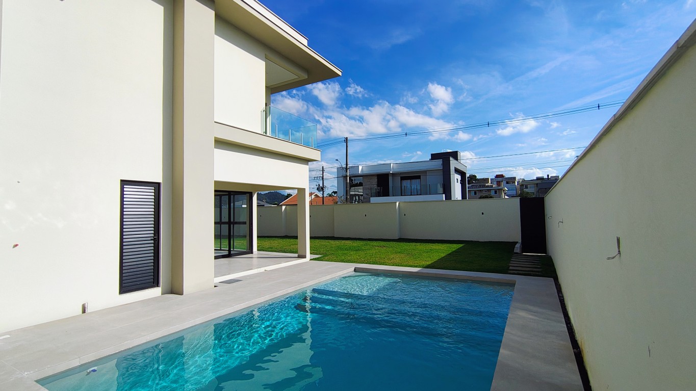 Casa com piscina e 4 quartos no bairro Jaraguá Esquerdo em Jaraguá do Sul