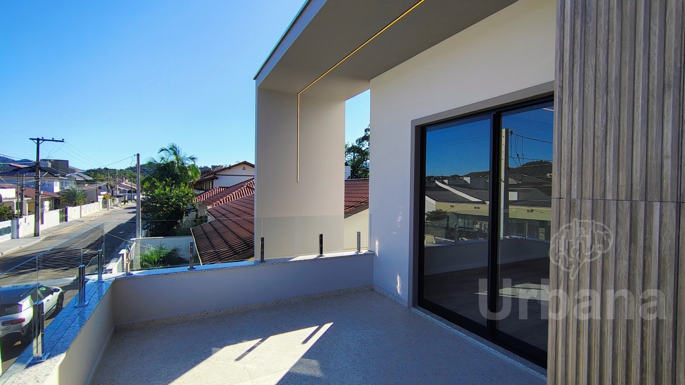Casa com 3 suítes e área de festas no bairro Amizade em Jaraguá do Sul