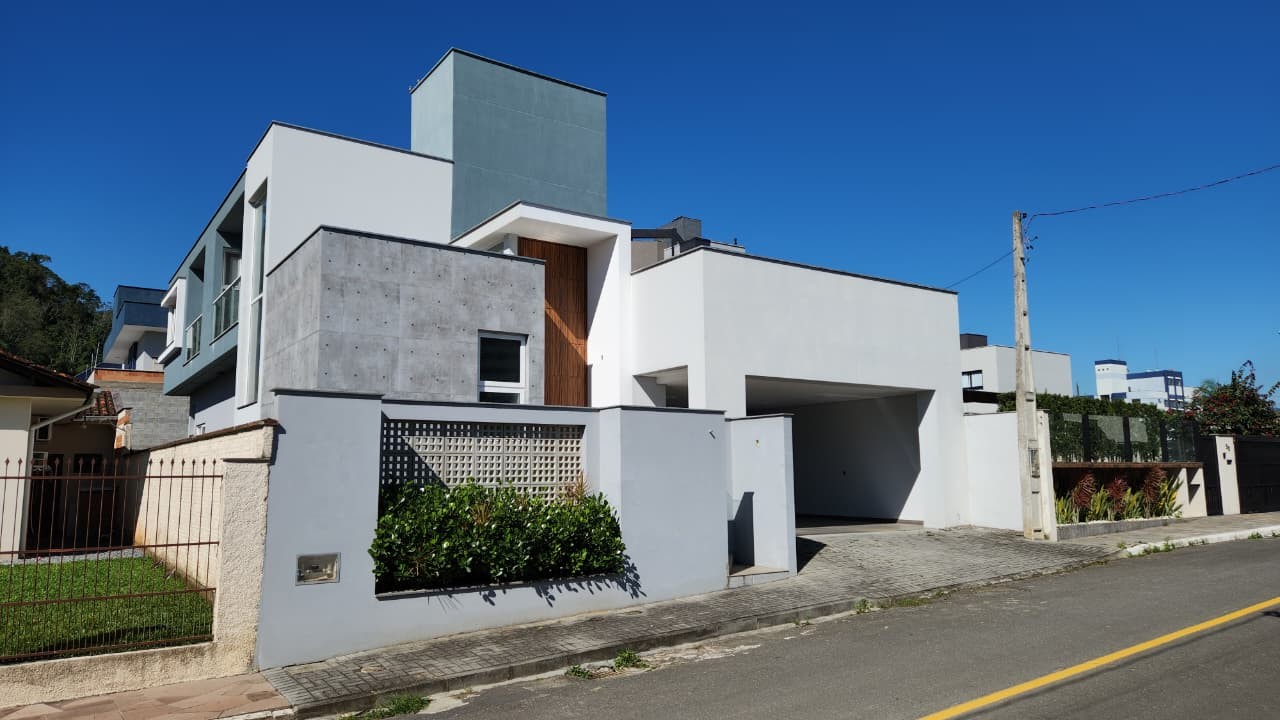 Casa com 3 suítes no bairro Vila Nova em Jaraguá do Sul