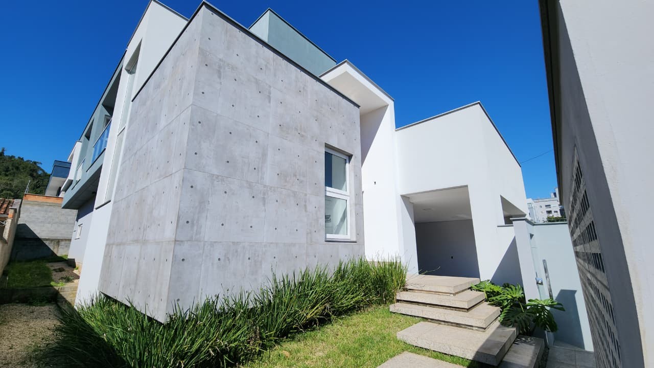 Casa com 3 suítes no bairro Vila Nova em Jaraguá do Sul
