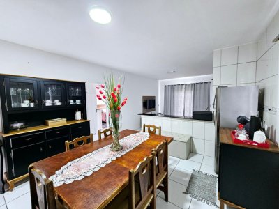 Casa com 2 quartos no bairro Santa Luzia