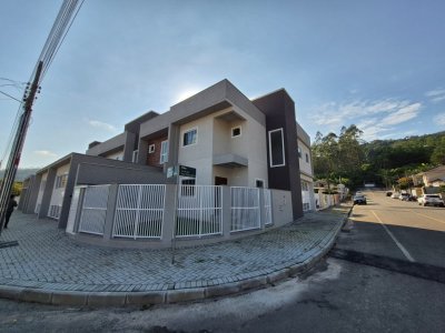 Casa de esquina no bairro Amizade com 3 dormitórios em Jaraguá do Sul/SC