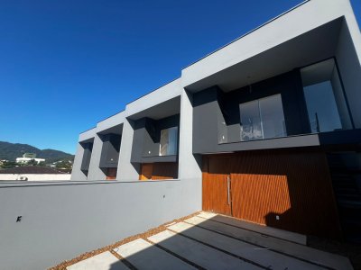 Casa no bairro Rau com 3 dormitórios em Jaraguá do Sul