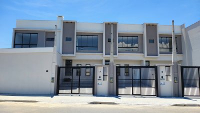 Casa geminada no bairro Três Rios do Sul com 3 quartos