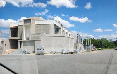 Casa geminada no bairro Três Rios do Sul com 3 quartos