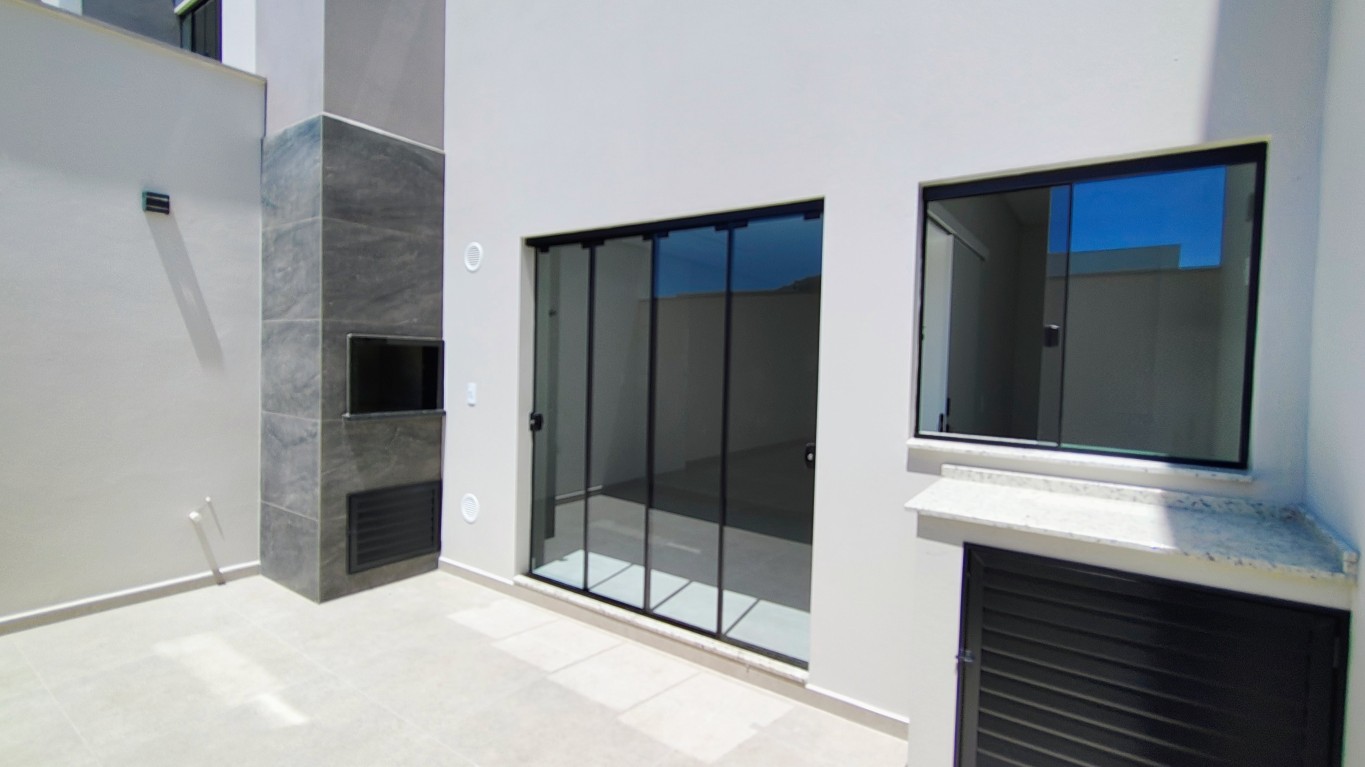 Casa geminada no bairro Três Rios do Sul com 3 quartos