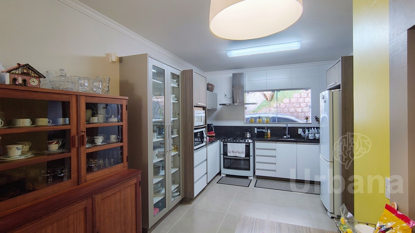 Casa com Piscina no bairro Amizade – Jaraguá do Sul | Urbana Imóveis
