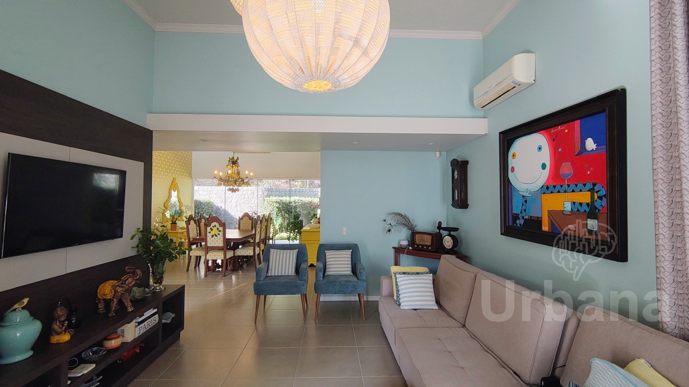 Casa com Piscina no bairro Amizade – Jaraguá do Sul | Urbana Imóveis
