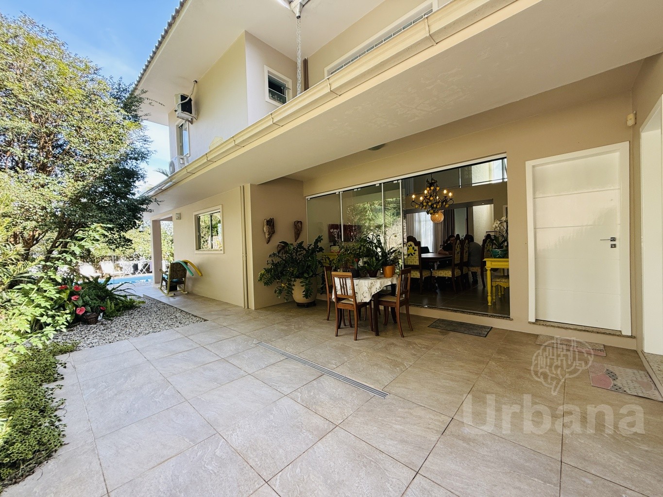 Casa com Piscina no bairro Amizade – Jaraguá do Sul | Urbana Imóveis