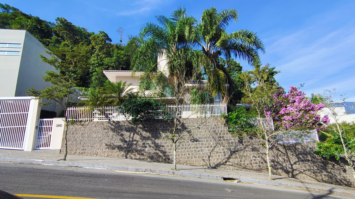 Casa com Piscina no bairro Amizade – Jaraguá do Sul | Urbana Imóveis