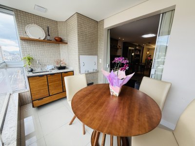 Apartamento mobiliado à venda no Centro de Jaraguá do Sul – 3 dormitórios, 2 vagas e 107m² privativos