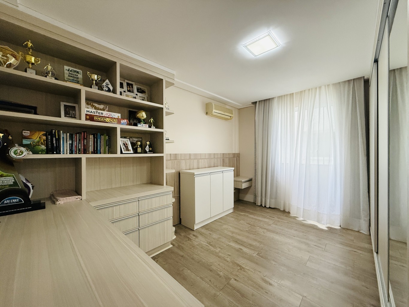 Apartamento mobiliado à venda no Centro de Jaraguá do Sul – 3 dormitórios, 2 vagas e 107m² privativos