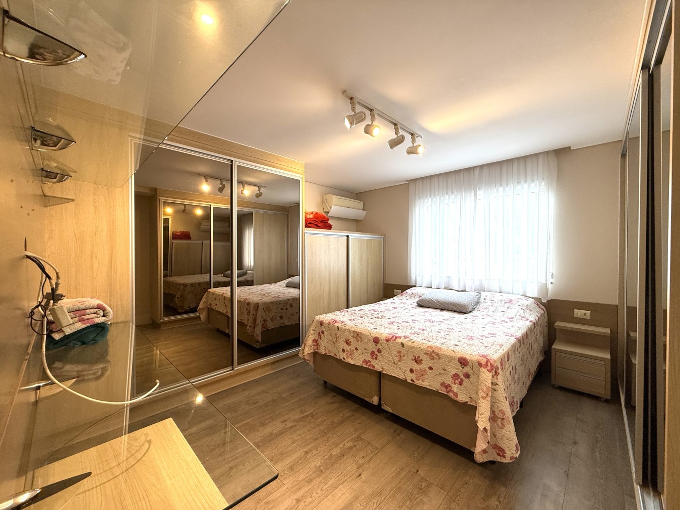Apartamento mobiliado à venda no Centro de Jaraguá do Sul – 3 dormitórios, 2 vagas e 107m² privativos