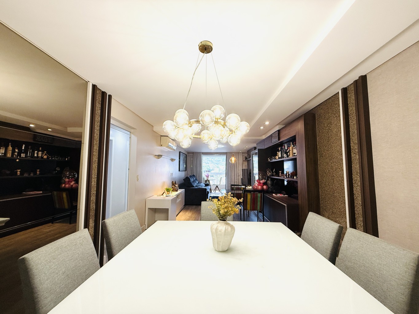Apartamento mobiliado à venda no Centro de Jaraguá do Sul – 3 dormitórios, 2 vagas e 107m² privativos