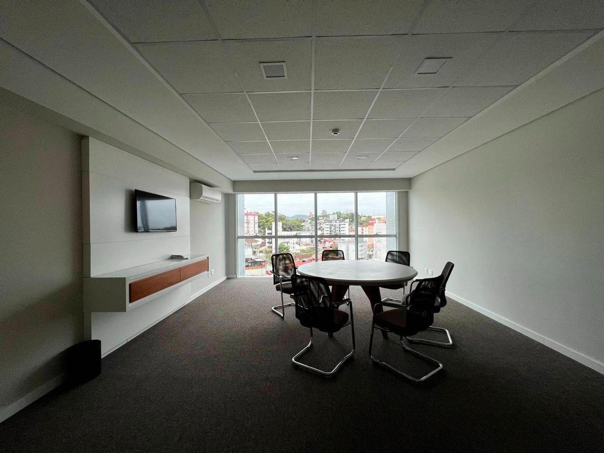 Sala comercial térrea com mezanino no Blue Chip – Centro de Jaraguá do Sul