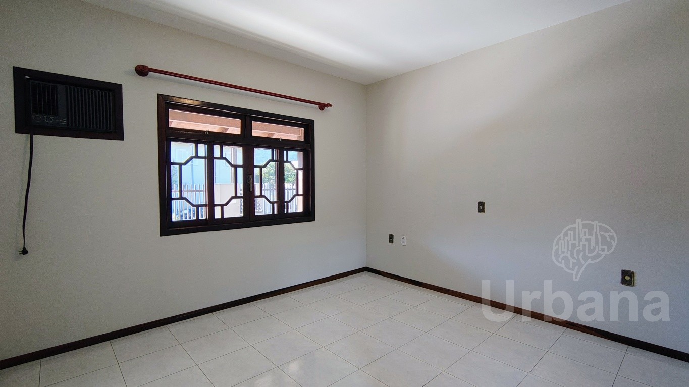 Casa com 3 quartos no bairro Jaraguá Esquerdo