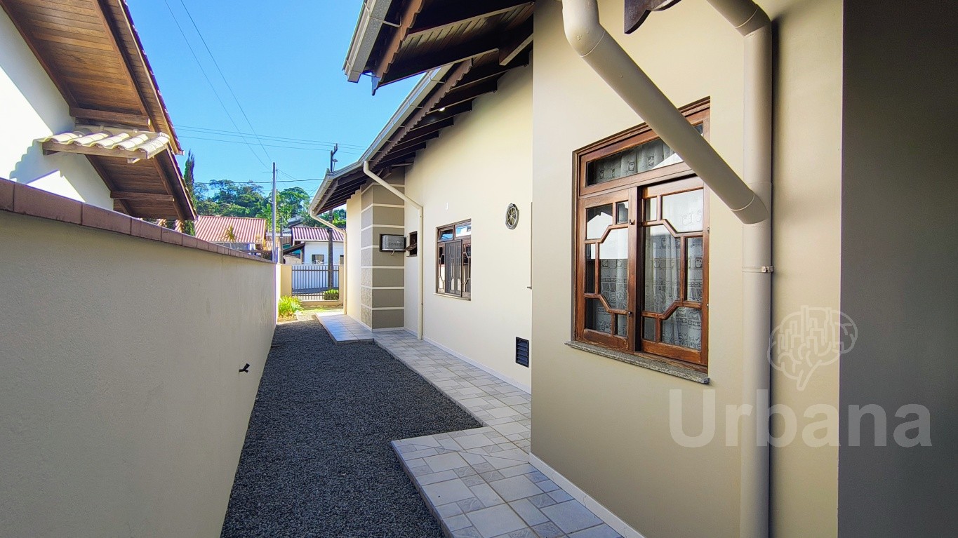 Casa com 3 quartos no bairro Jaraguá Esquerdo