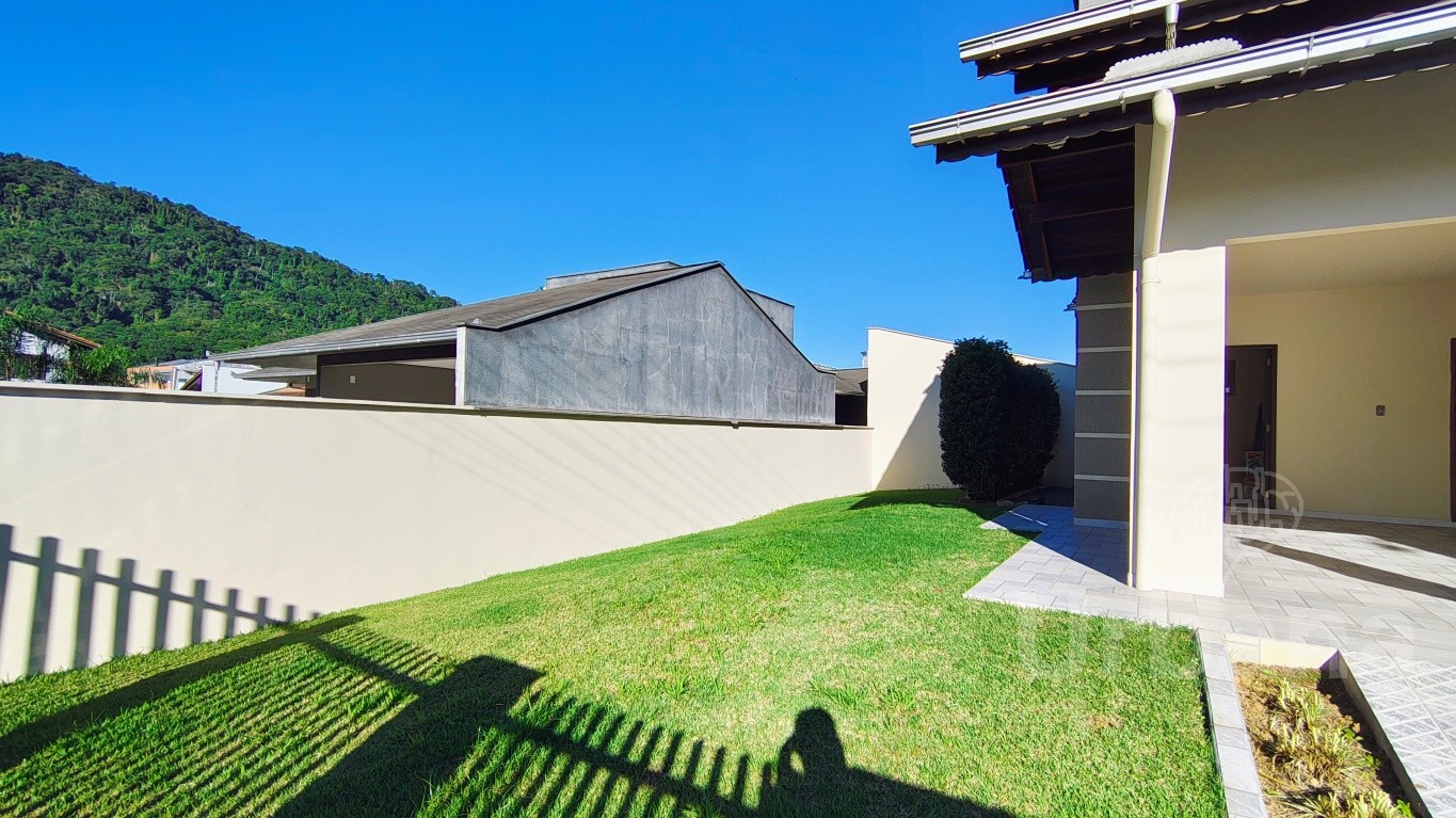 Casa com 3 quartos no bairro Jaraguá Esquerdo