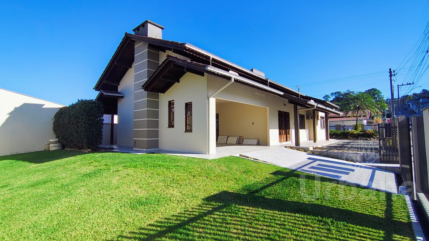 Casa com 3 quartos no bairro Jaraguá Esquerdo