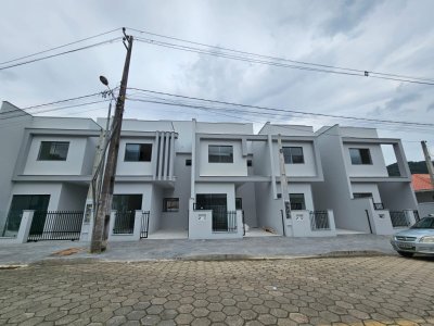 Casa geminada no bairro João Pessoa com 2 quartos