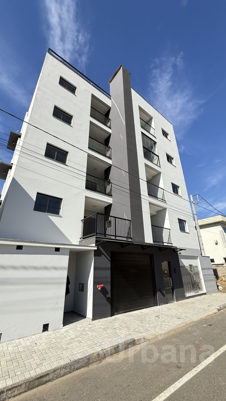 Apartamento na Barra do Rio Cerro com 2 quartos