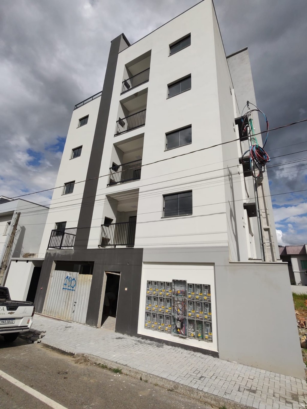 Apartamento na Barra do Rio Cerro com 2 quartos